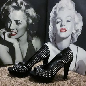 Candie's black studded heels size 8 NEW!